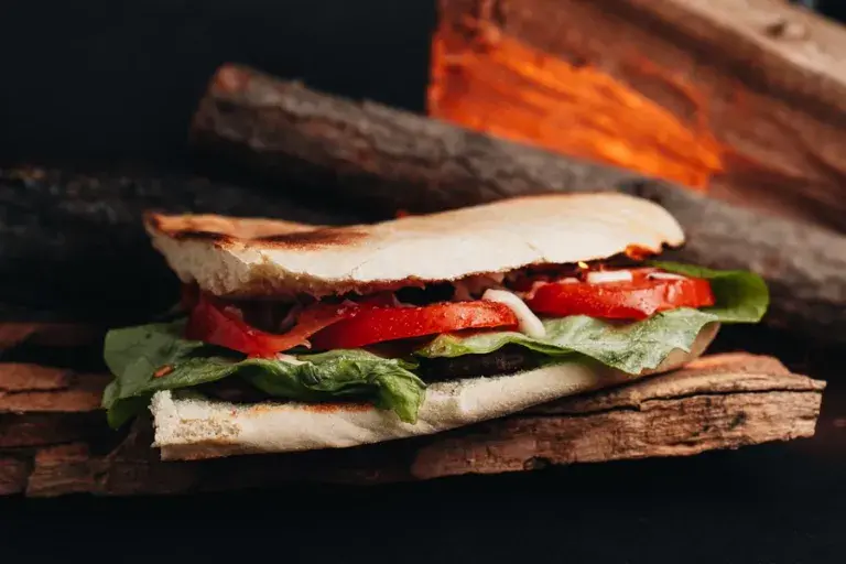 Variações do Sanduíche Caprese de Manjericão
