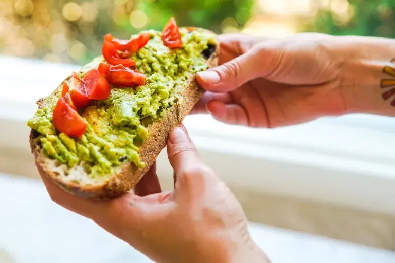 Bruschetta de Abacate e Tomate