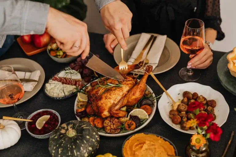 Frango Assado com Ervas Frescas pode servir ate 6 pessoas