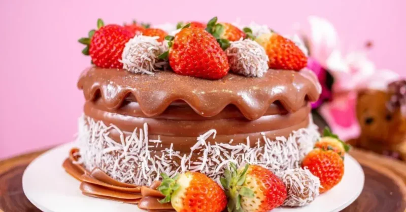 Bolo de Morango Decorado